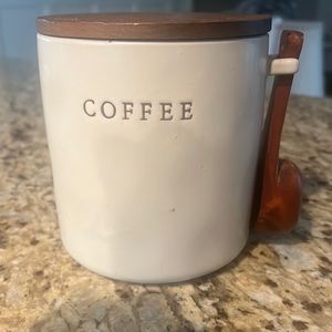 Coffee canister with scoop